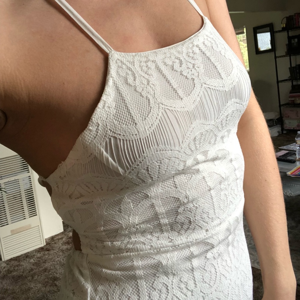 Lulu’s fitted backless white lace dress - Picture 4 of 4
